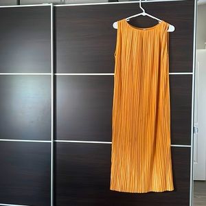 Uniqlo sleeveless pleated maxi dress for sale. Worn once.